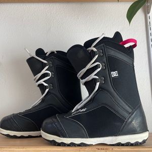 Women’s size 8.5 Snowboard boots DC Shoes